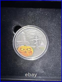 2025 Fiji 1 oz Silver Antiqued Glow-in-Dark TrickOrTreat Halloween Coin 187/666 2025 Fiji 1 oz Silver Antiqued Glow-in-Dark TrickOrTreat Halloween Coin 187/666